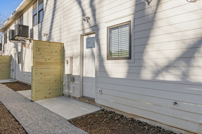 Building Photo - 1758 S Highland Park Ave