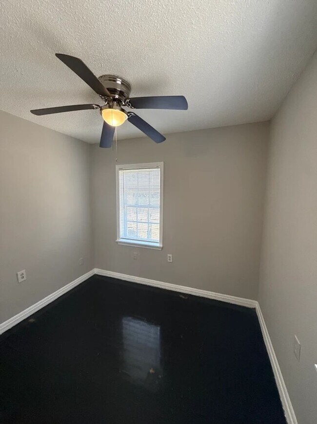 Building Photo - 230 Rosser St SW