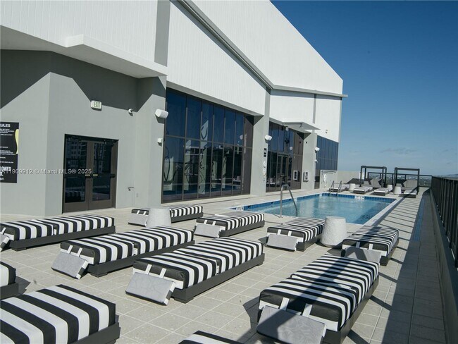 Building Photo - 307 SW 5th St