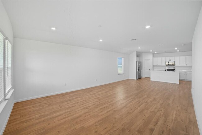 Building Photo - 445 Mustang Dr