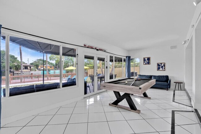 Building Photo - 1712 NE 18th Ave