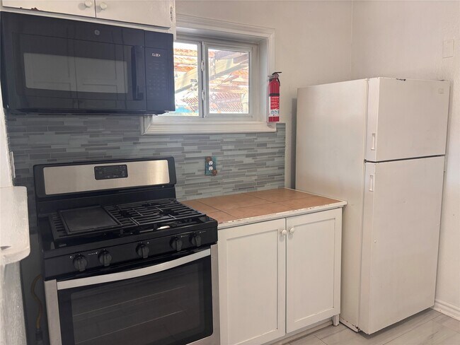 Building Photo - 1310 Harris Way