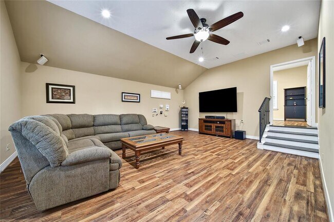 Building Photo - 1 Greenridge Forest Ct