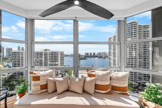 Building Photo - 3500 Mystic Pointe Dr