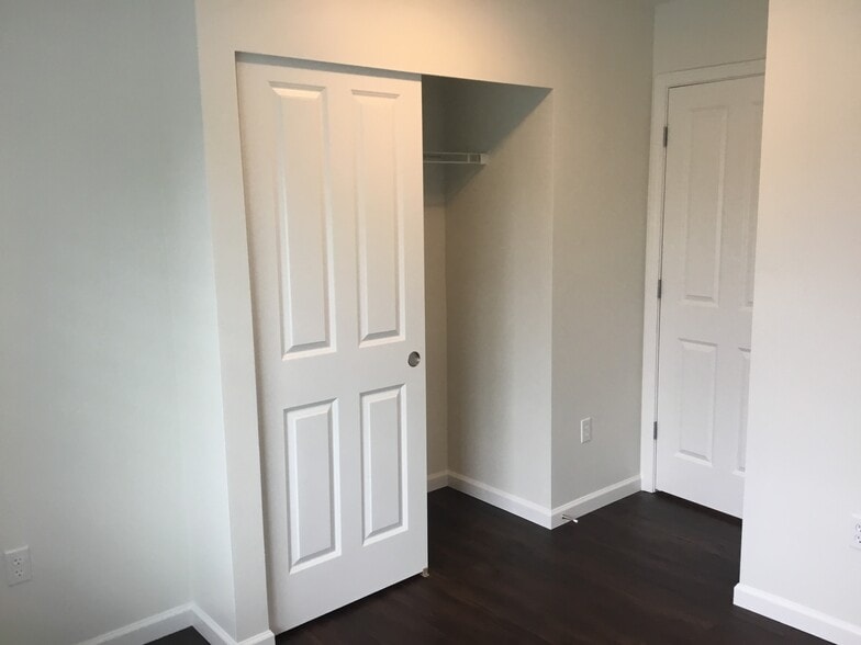 Building Photo - 1142 Ebbets Dr