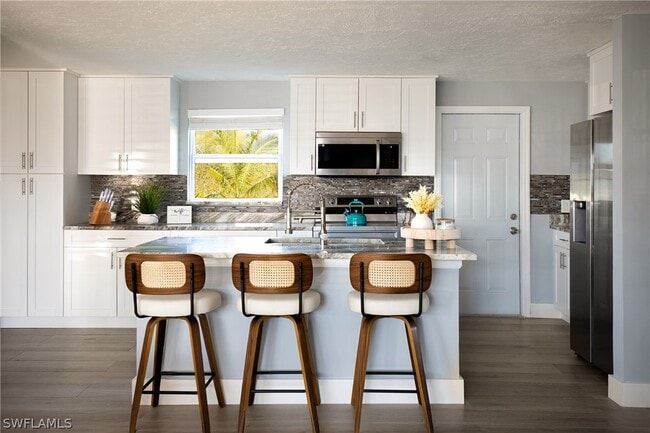 Building Photo - 528 14th St N