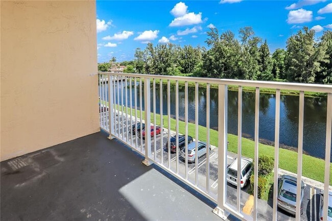 Building Photo - 16465 NE 22nd Ave