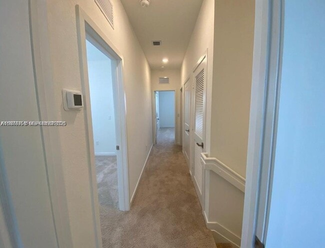 Building Photo - 871 SE 16th Ct