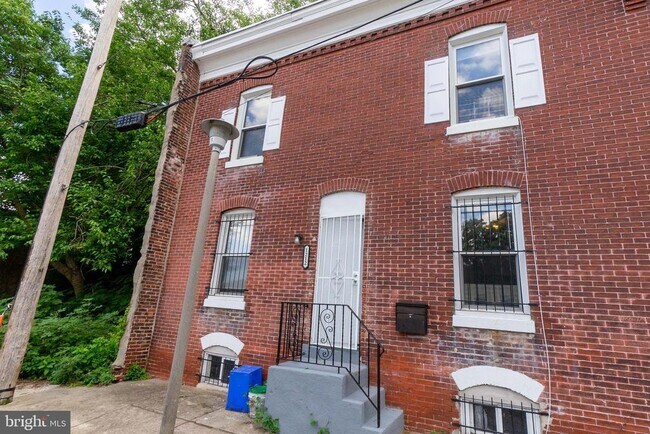 Building Photo - 1212 S Melville St