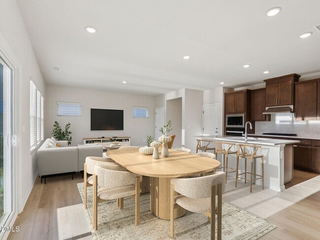 Building Photo - 924 Grand Mesa Dr