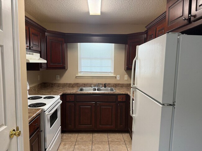 Building Photo - 2510 Barnesdale Wy
