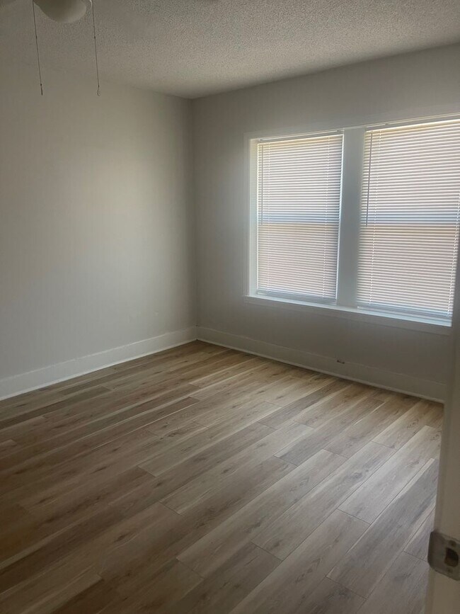 Building Photo - 133 Seminole Ave