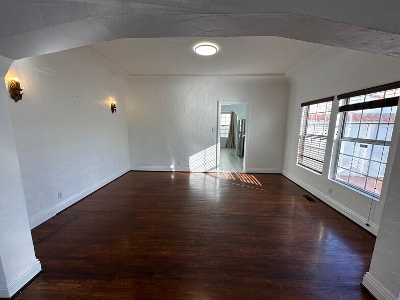 Building Photo - 1600 N Stanley Ave