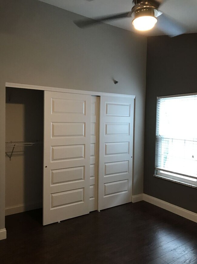 Building Photo - 1218 Creve Coeur Crossing Ln