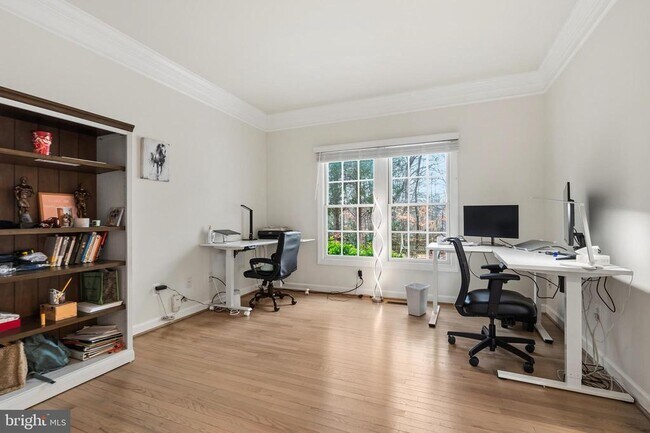 Building Photo - 4924 Berkshire Woods Dr