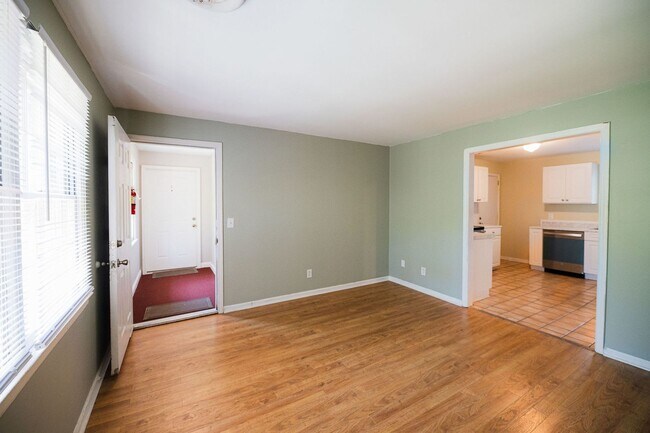 Building Photo - 315 S Mendenhall St