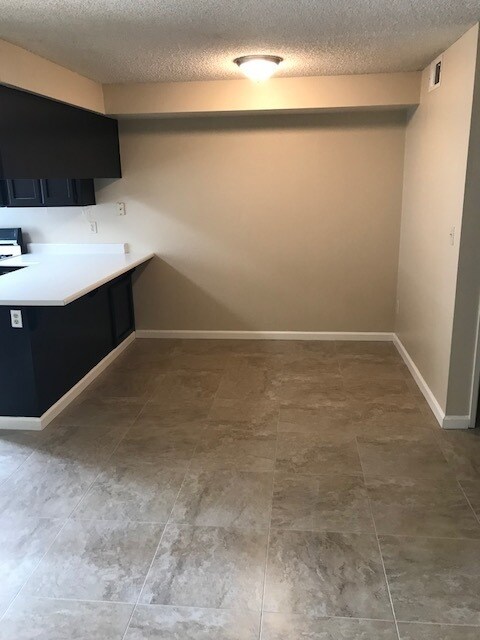 Building Photo - AJ-817