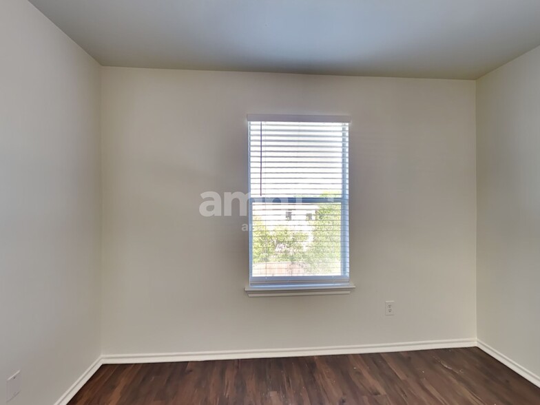 Building Photo - 256 Poplarwood Dr
