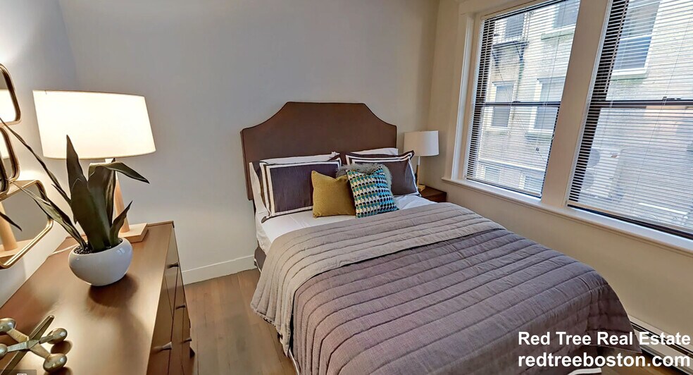 Building Photo - 81 Park Dr