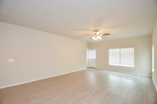 Building Photo - 25513 Blossom Ct