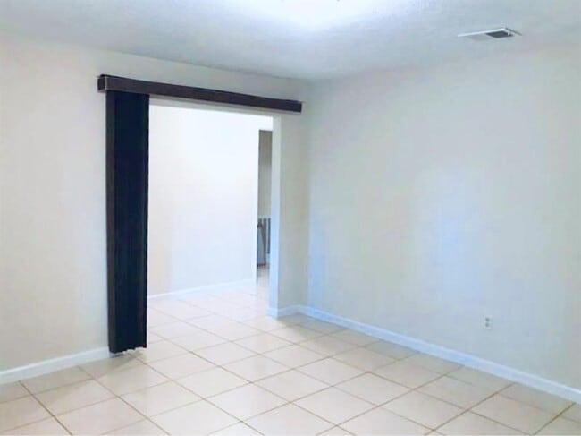 Building Photo - 11427 Newbrook Dr