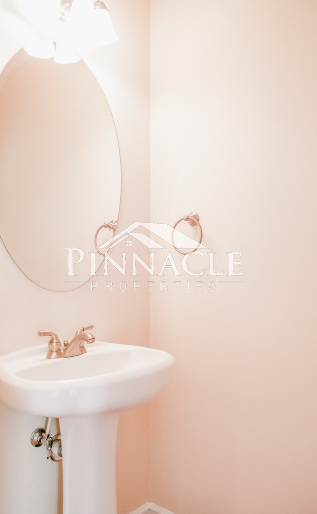 Half Bathroom - 106 Colonnade St