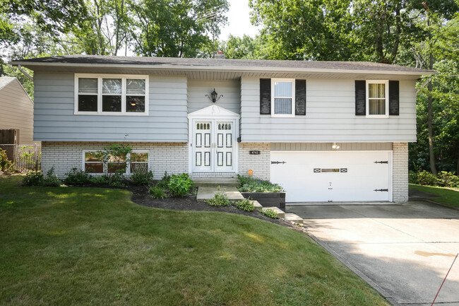 Primary Photo - Renovated Singe Family Bi-Level near South...