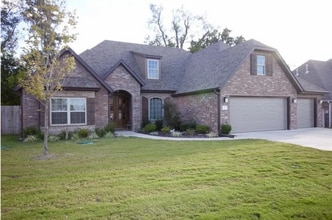 Building Photo - 1919 Sicily Ave