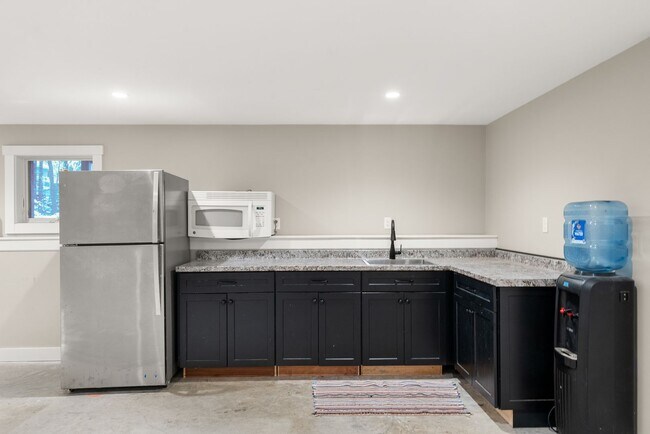 Building Photo - Keystone