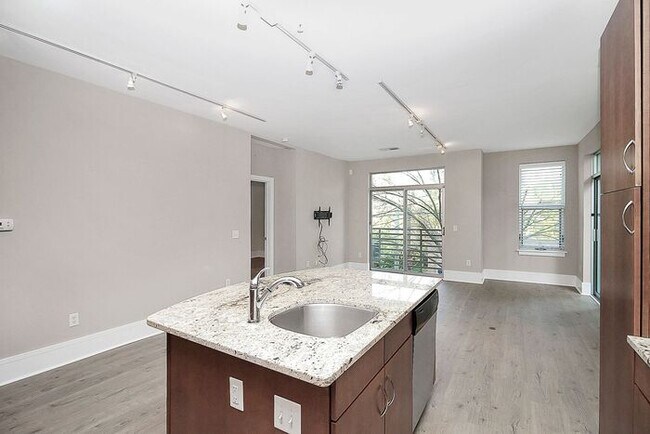 Building Photo - Industrial Corner 2BD/2BA Condo at Steelhaus in Plaza Midwood!