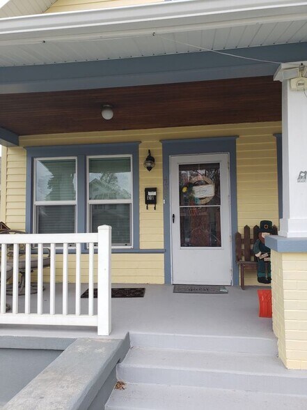 Building Photo - 486 N Ridge Ave