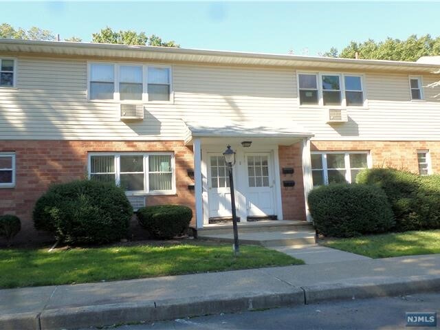 Primary Photo - 8B Lakeview Ave