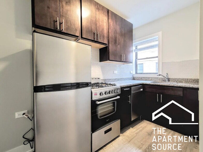 Building Photo - 437 W Belden Ave