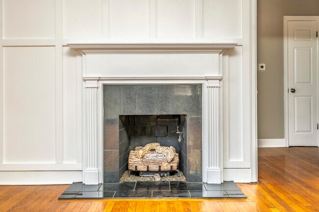 Building Photo - 2224 Harrodsburg Rd