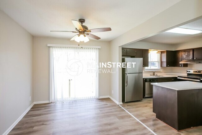 Building Photo - 3 Bedroom Pet-Friendly Home in KANSAS CITY, MO with Main Street Renewal