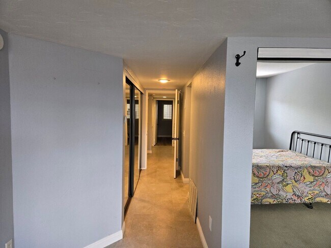 Building Photo - Ground-floor San Carlos stunning single-story condo available immediately.