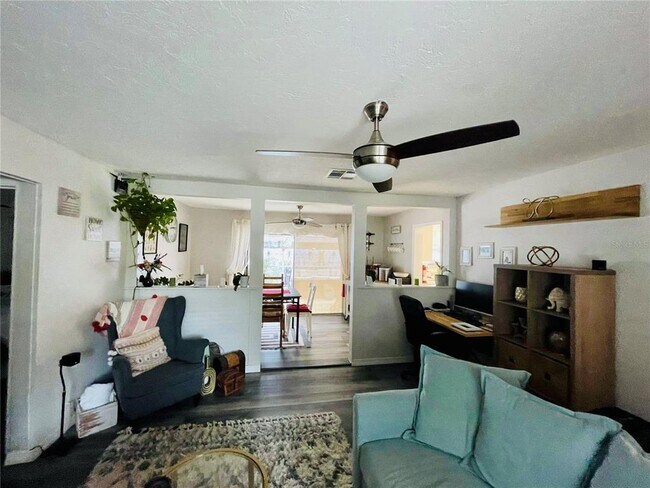 Building Photo - 2419 Wells Ave