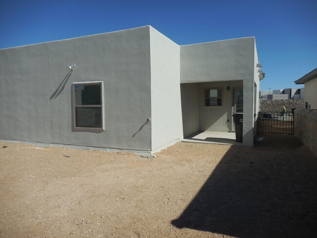 Building Photo - 963 Aircoupe Way