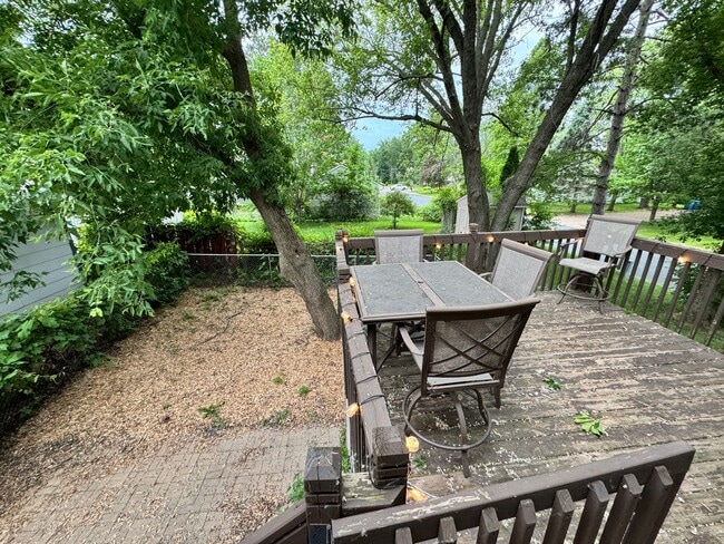 Building Photo - Walk To The Lake! **Rent Special**