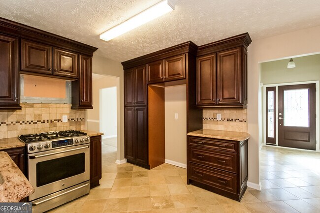 Building Photo - 6650 Etterlee Dr