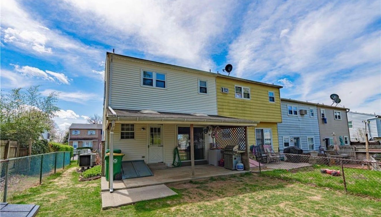 Building Photo - 5727 Greens Dr