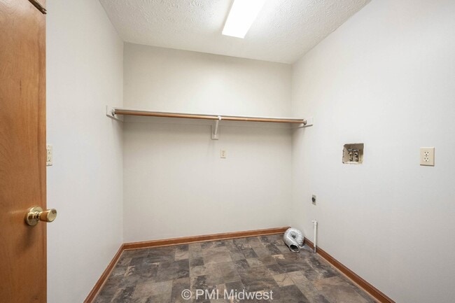 Building Photo - Charming 2 Bed, 2 Bath Indianapolis Rental...