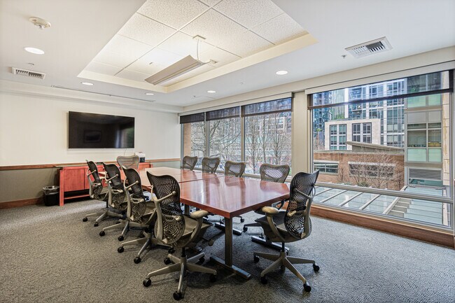 Building Photo - 900 Lenora St