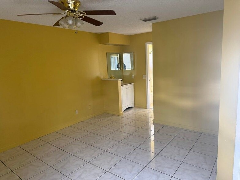 Building Photo - 2511 NW 56th Ave