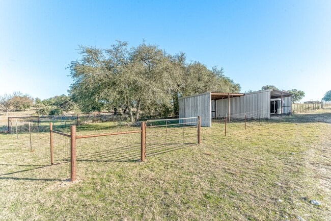 Building Photo - Horse property with shop in country oasis