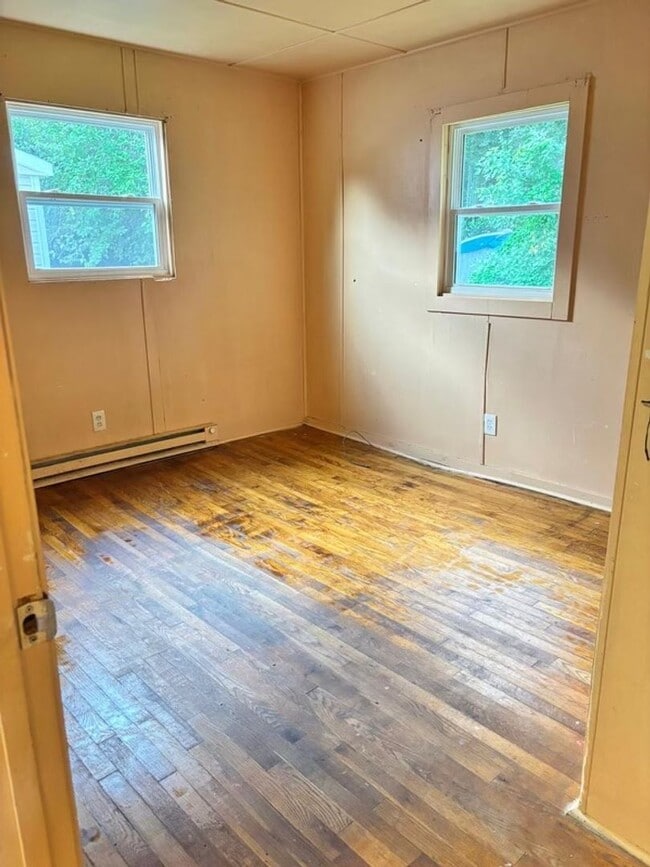Building Photo - HIGH POINT - 2 BDRM/1 BATH