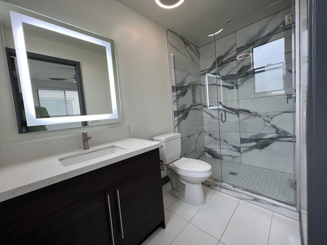 Building Photo - NEW SMART*4BD*4BA*TOWNHOME/ROOF DECK*CENTRAL AIR/HEAT*STAINLESS STEEL APPLIANCES*WASHER/DRYER IN ...