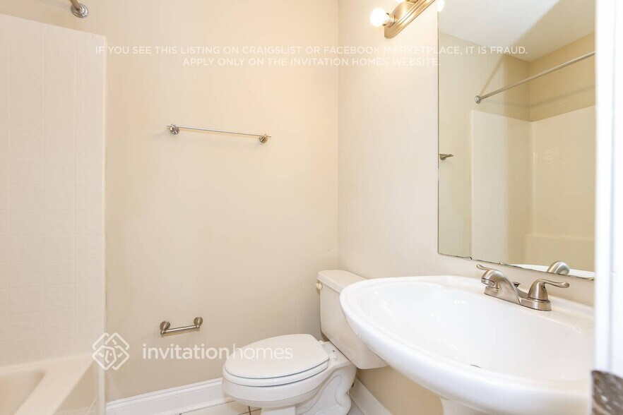 Building Photo - 9014 Sandpiper Dr