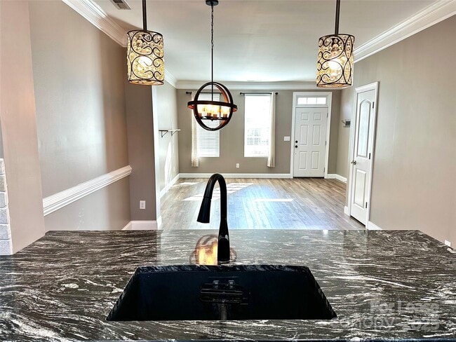 Building Photo - 15808 Sharon Dale Dr