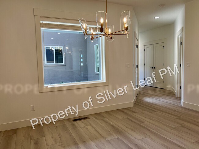 Building Photo - 475 E Chevy Dr